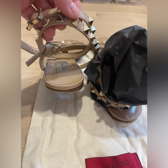 Valentino Garavani Rockstud T-strap sandal in Tan, size 37 - Picture 8 of 12